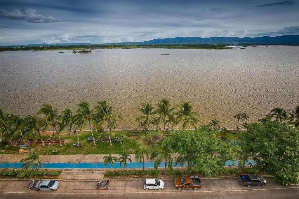 Phuglong Hotel Phayao Exteriör bild